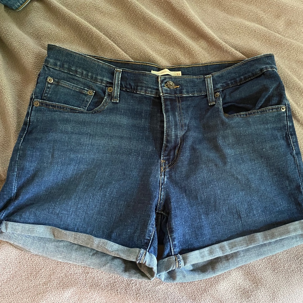 Levi dark midi jean shorts - 33 waist